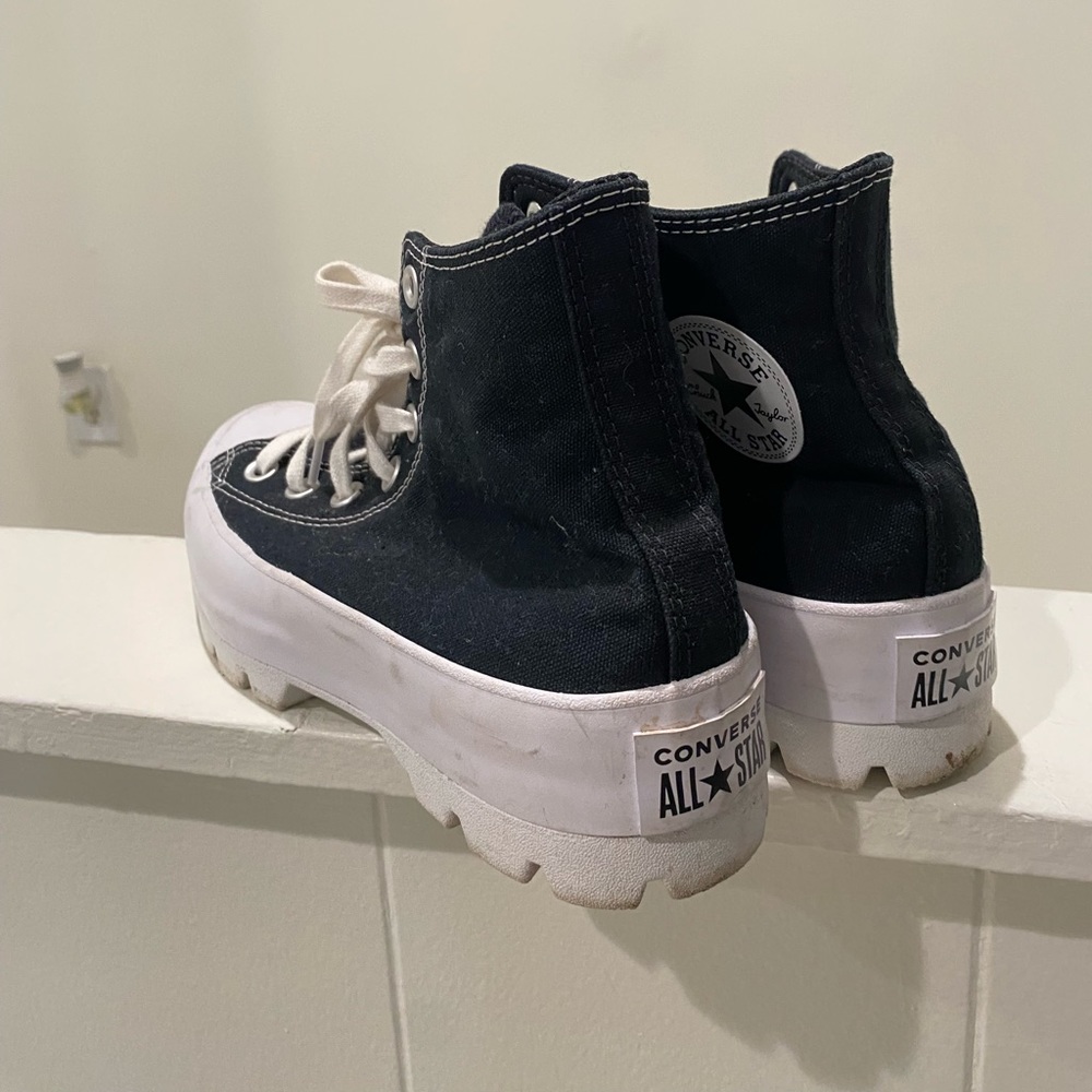 Women’s 7.5 Lugged Converse